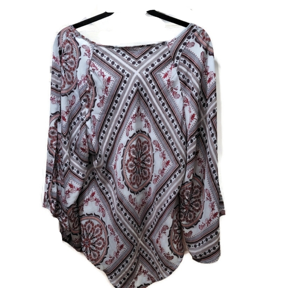 Free 2 Luv Split Sleeve Handkerchief Hem Geometric Print Boho Blouse Top Sz 1X - Picture 2 of 5